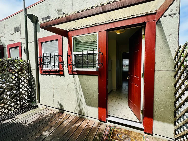 Urban Oasis! North Oakland 58th St Garden Apartments — Photo 11