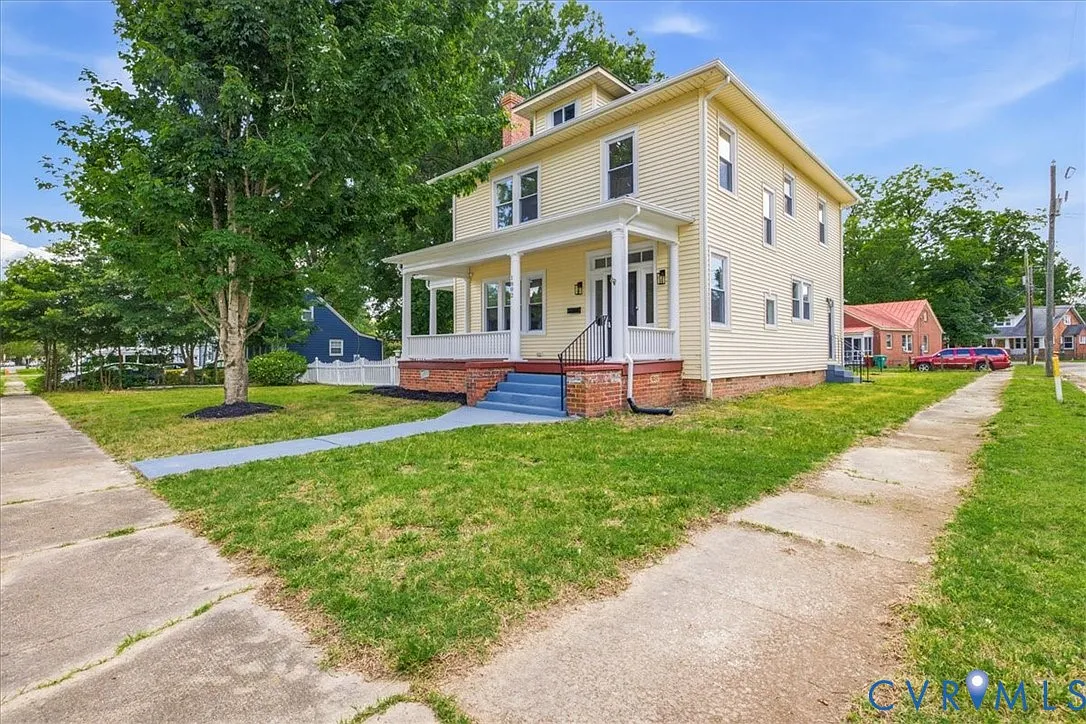 4 bed, 2.5 bath, 1946 sqft, $2,450 — Photo 1