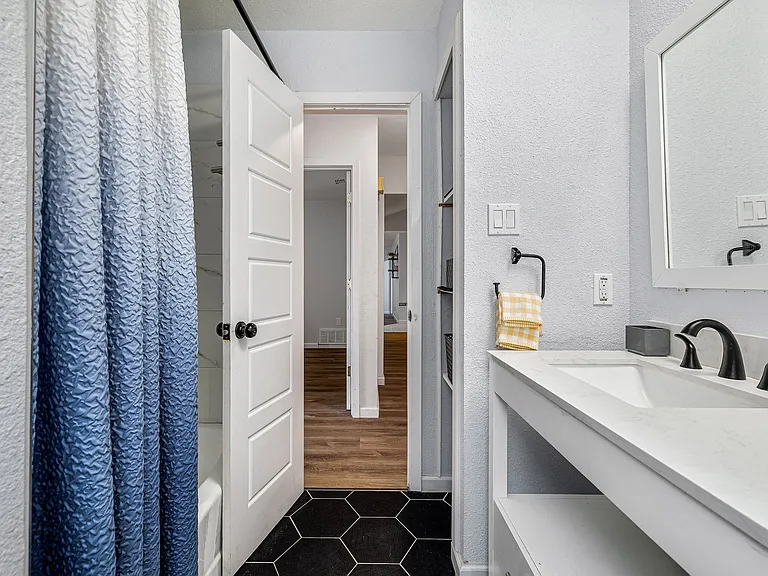 6573 Starnes Rd — Photo 15