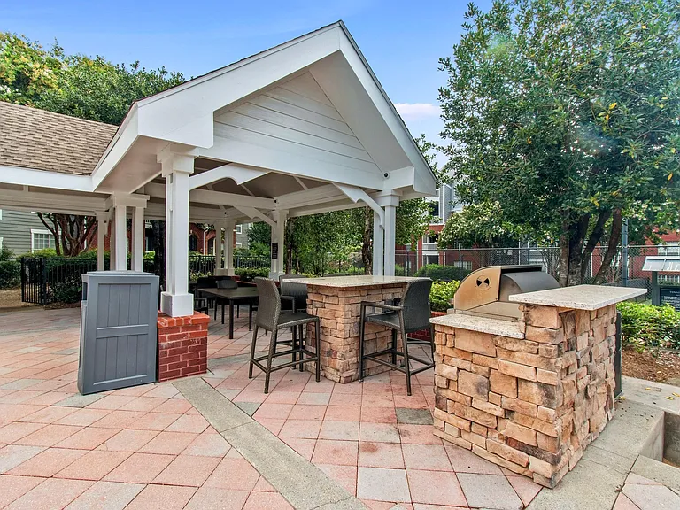 Enjoy the Georgia weather and cook dinner poolside