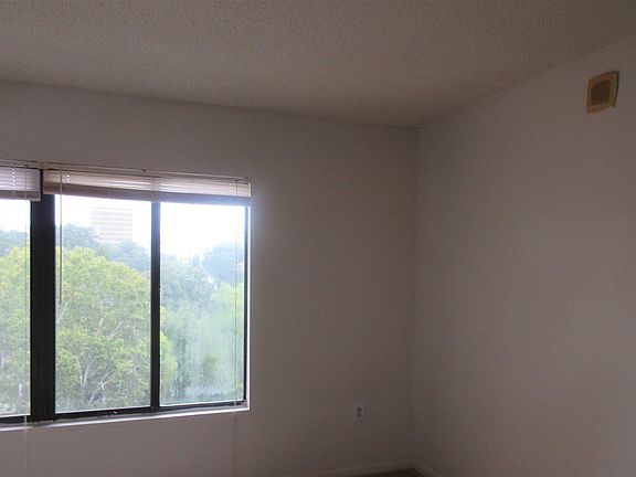 3rd image of 1600 Park Cir APT 808