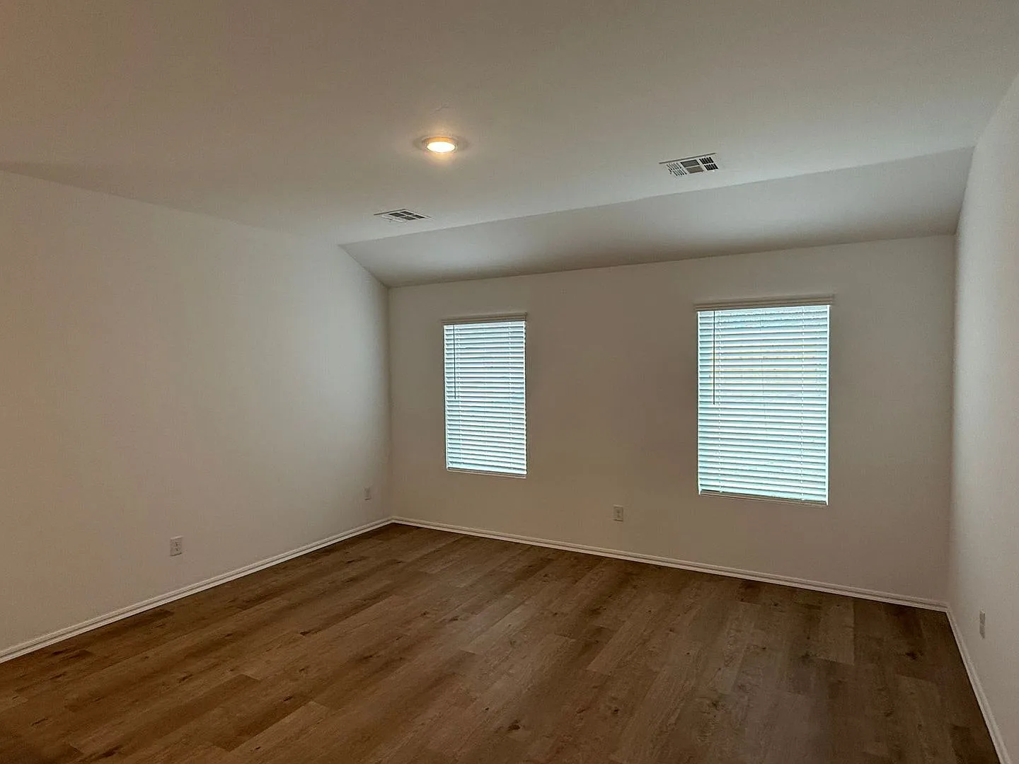 Very Nice and Spacious 3 Bedroom Home in Newcastle Schools — Photo 3