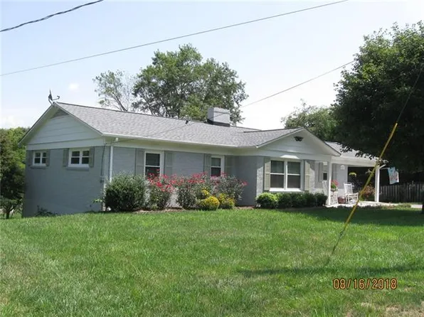 808 Meadowood Dr NE, Lenoir, NC 28645