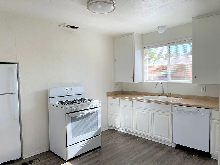 3133 W Telegraph Rd — Photo 6