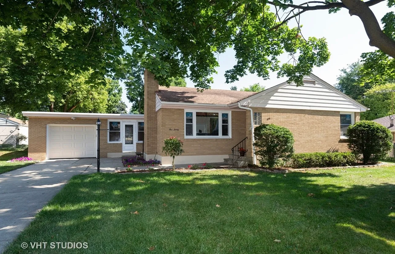 2 bed, 1051 sqft, $1,400 — Photo 1