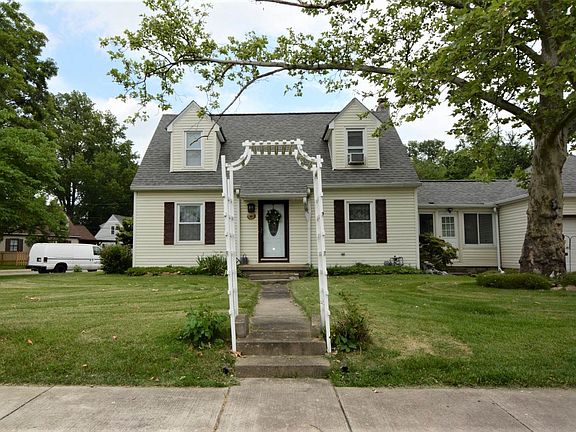 3rd image of 1204 S Rotherwood Ave