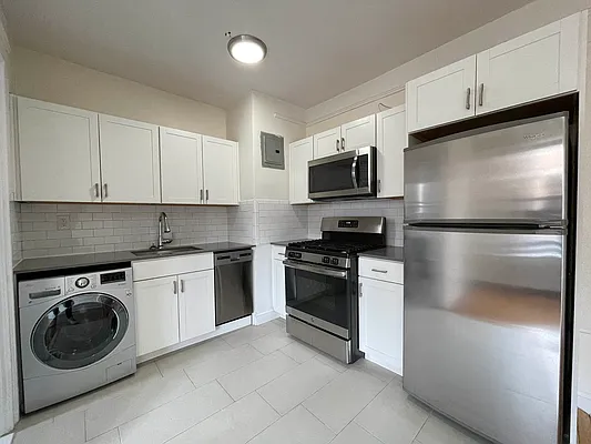 Rented by Hillel Realty Group | media 8