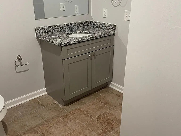 1048 Luke St #B — Photo 3