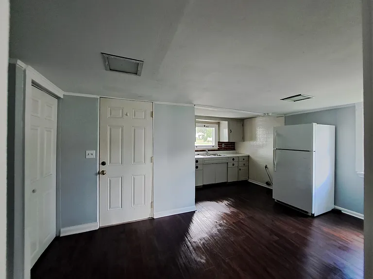 200 Park Ave #1 — Photo 9