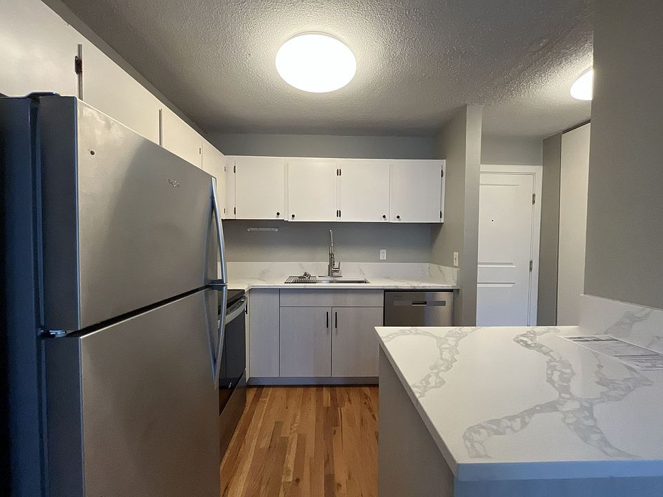 1st image of 15827 NE Glisan St #12