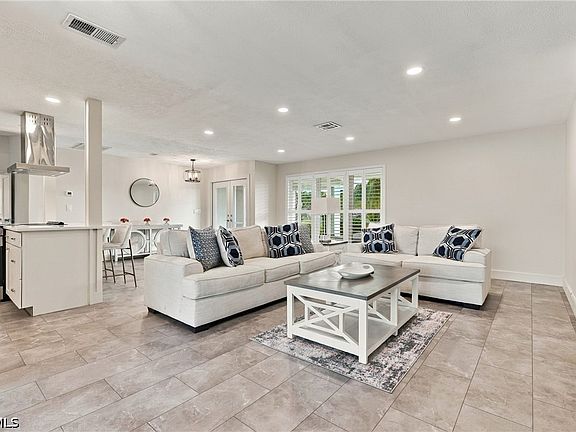 5th image of 404 SW 53rd Ter