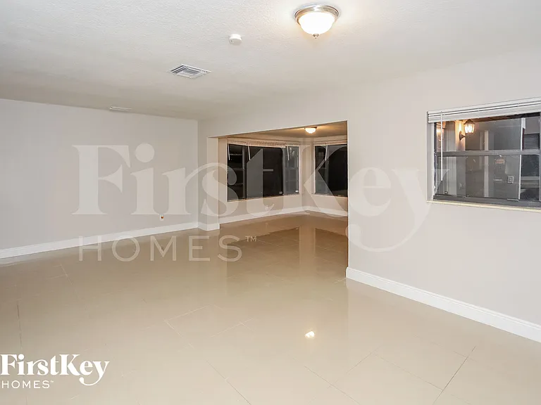 6548 SW 26th St — Photo 5
