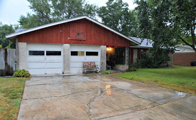 1st image of 1316 Leon Dr