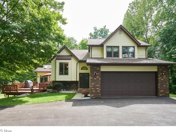 13807 Equestrian Dr, Burton, OH 44021