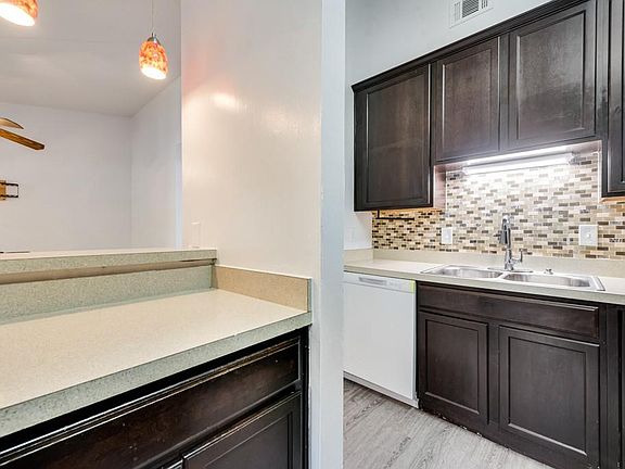 5th image of 2445 Red River St