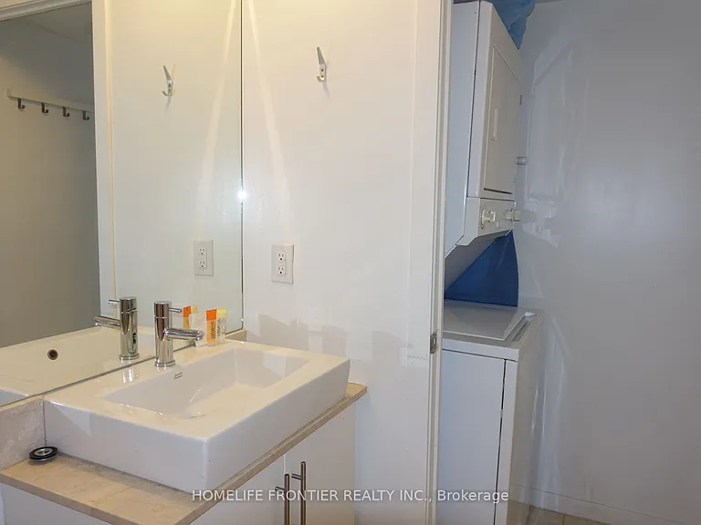55 Bremner Blvd #2309 — Photo 11