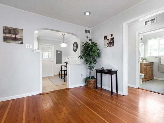 Entry way in to the house.>