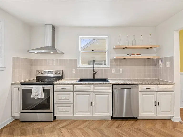 1649 Beecher St SW — Photo 10