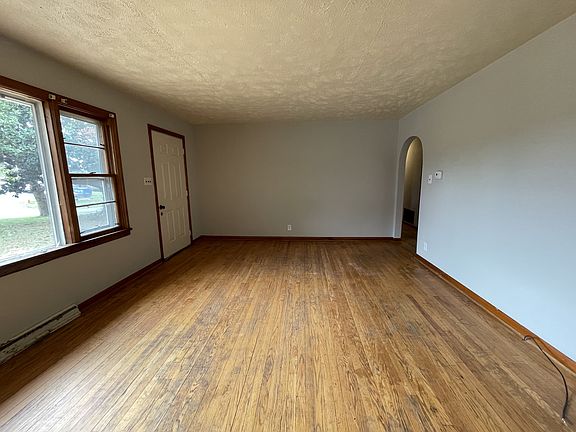 4th image of 122 Merry Acres Dr