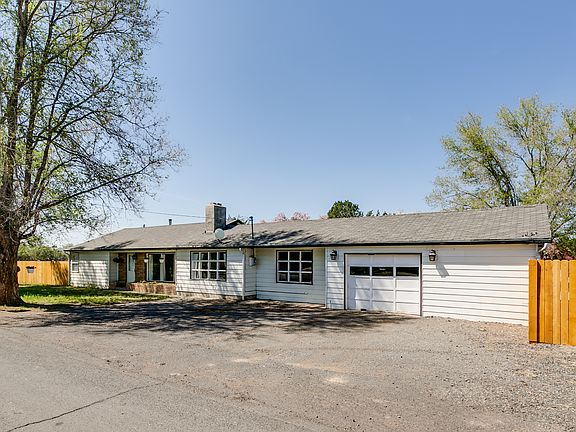 3rd image of 235 NW Terrace Ln
