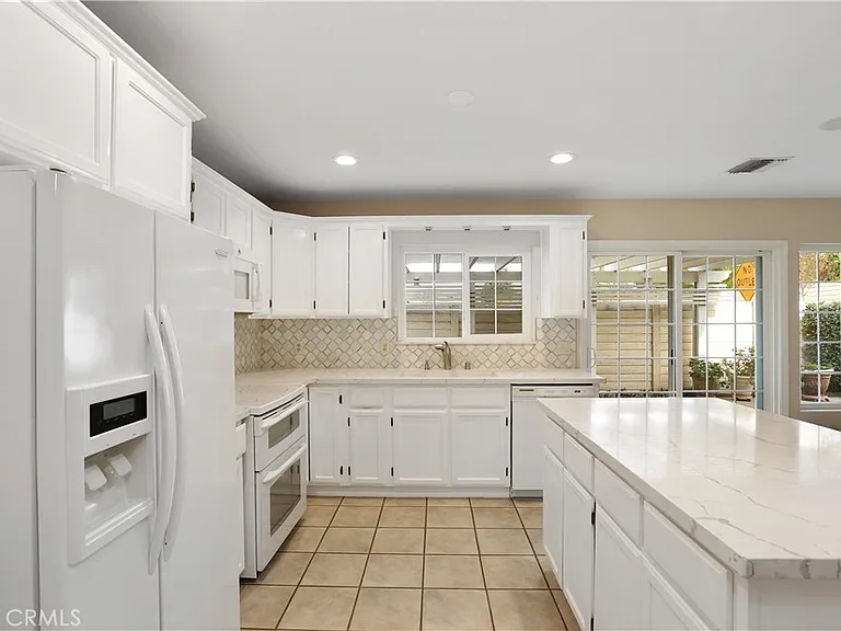 14602 Bel Aire St — Photo 20