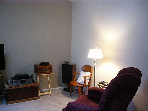 4th image of 3833 Goldfinch Dr SE