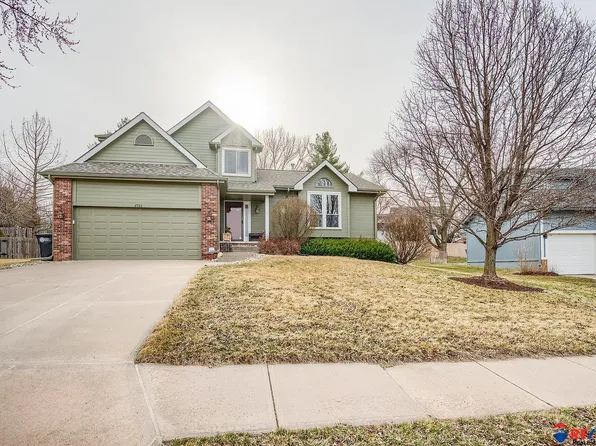 1721 N 162nd St, Omaha, NE 68118