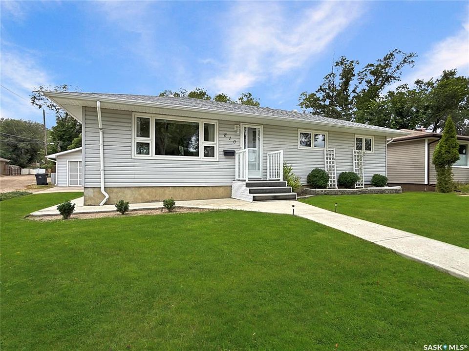 1st image of 810 11th AVENUE NE