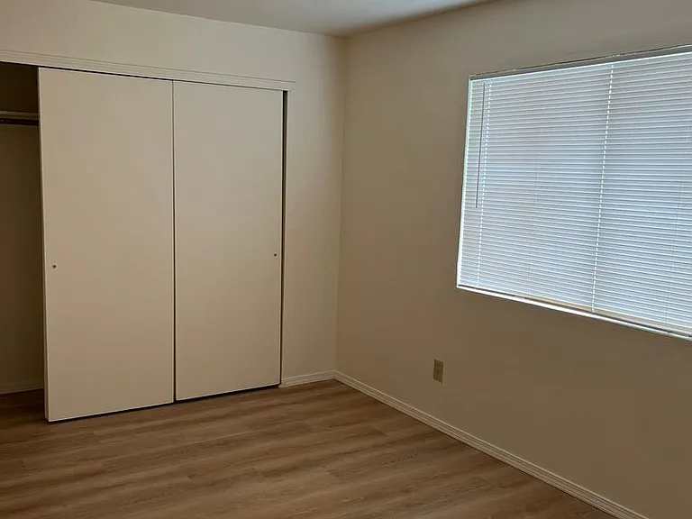 1033 Pacific Ave — Photo 6