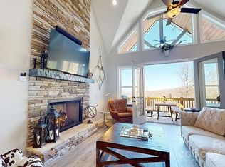 1105 Falls View Dr, Bryson City, NC 28713