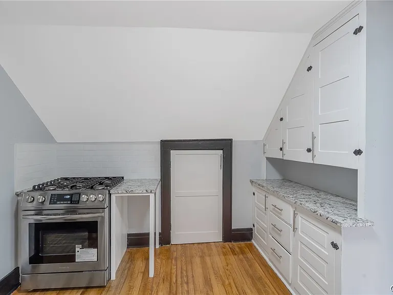 944 Bellevue Ave — Photo 10