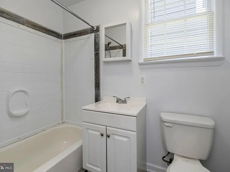 319 Wolfe St #1/2 — Photo 12