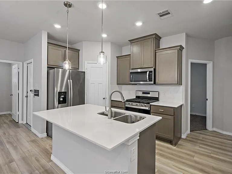 827 Mineral Wells Ln — Photo 8