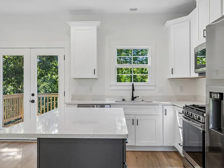 112 Rogers Ave — Photo 32