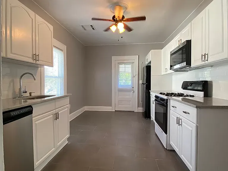 320 Livingston St #2 — Photo 2