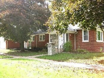 2nd image of 125 E Naperville Rd