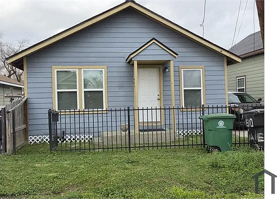 3 bed, 1056 sqft, $2,000 — Photo 1