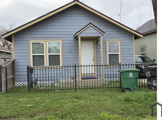 909 McIntosh St, Houston, TX 77009