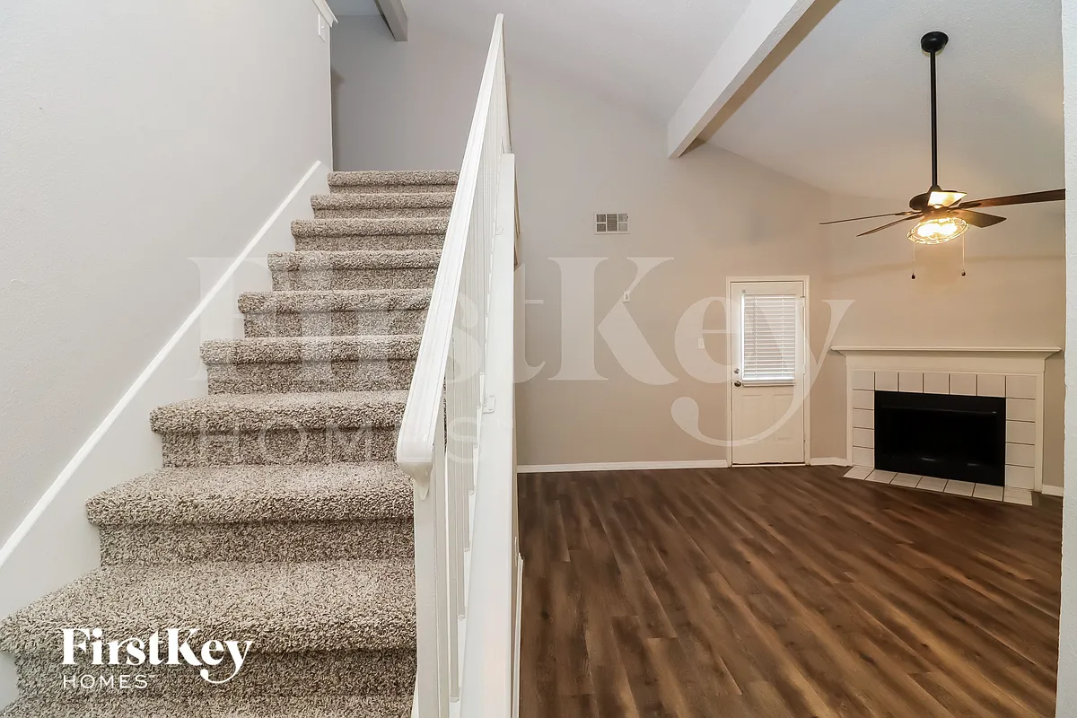 Building Photo - 1720 Whispering Cove Trl