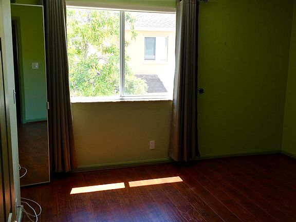 4th image of 4746 SW 13th Pl