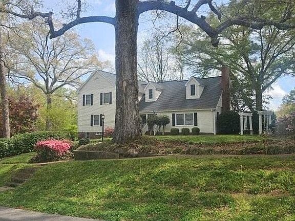 2nd image of 255 Head Ave
