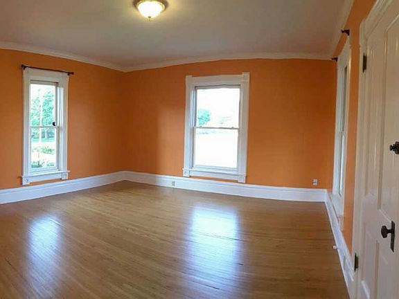 2nd image of 303 S Pecatonica St