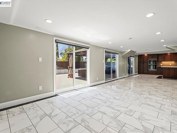 2nd image of 276 Appian Way