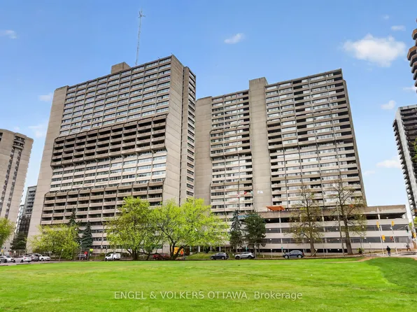 530 Laurier Ave W #Penthouse 5, Ottawa, ON K1R 7T1