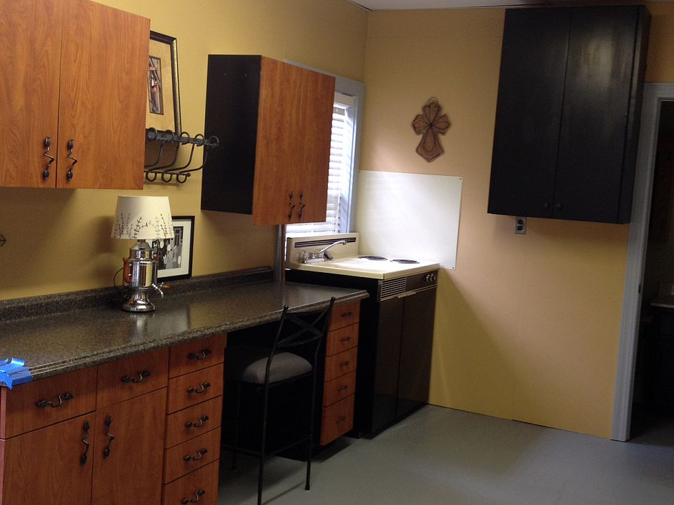 1st image of 2887 Lakeshire Dr