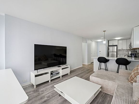 4th image of 5415 N Sheridan Rd APT 3008