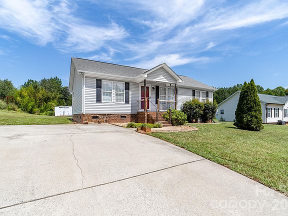 3rd image of 3009 Drake Dr