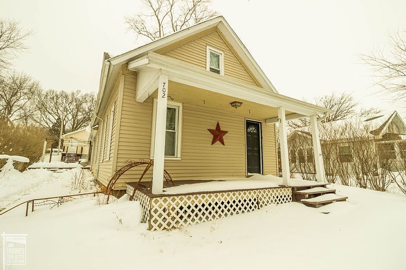 1st image of 702 N Walnut St