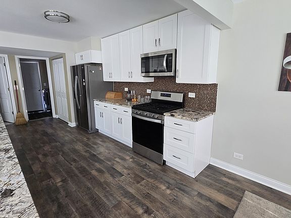 5th image of 2840 Belle Ln