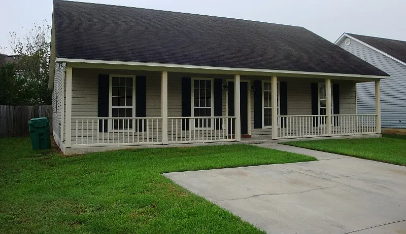 Charming 3BR/2BA Home Minutes from Moody AFB - Your Perfect Rental! — Photo 2